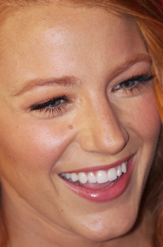 BLAKE LIVELY #96549515