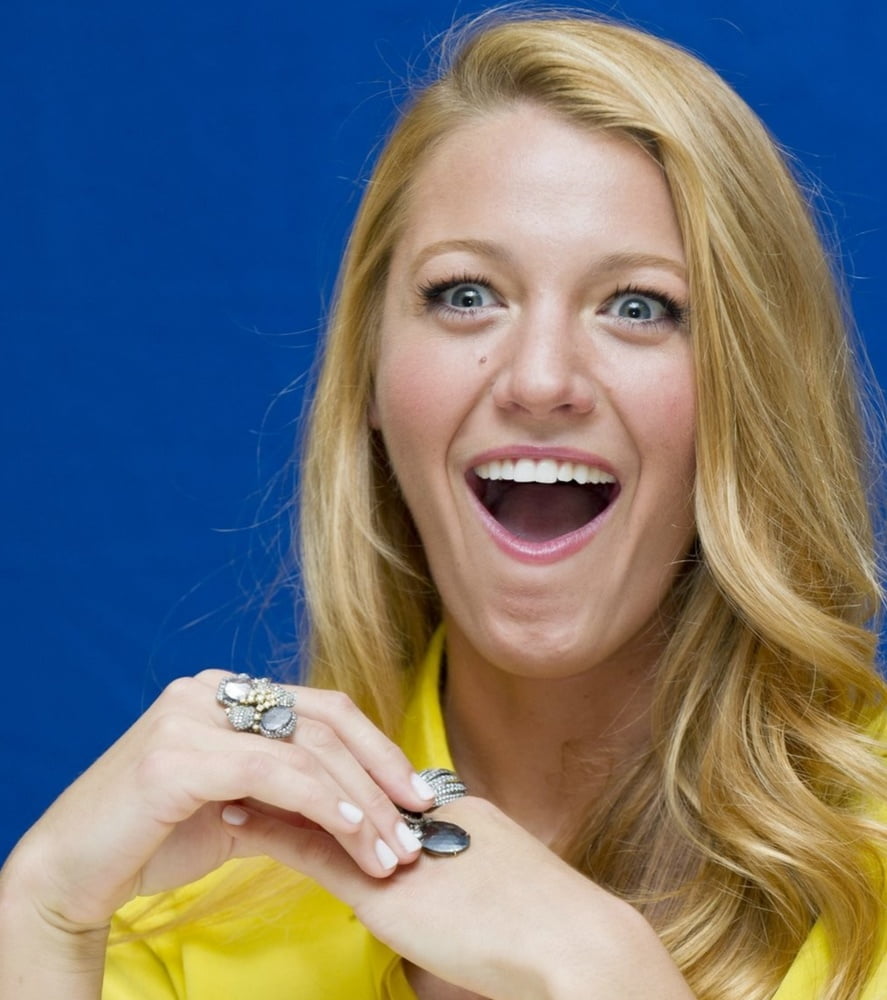 BLAKE LIVELY #96549636