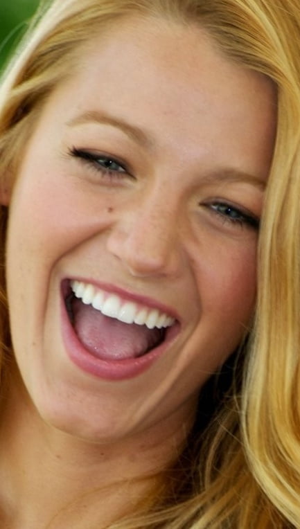 BLAKE LIVELY #96549639