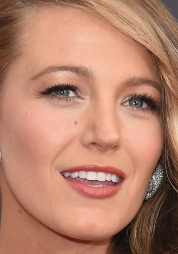 BLAKE LIVELY #96549677