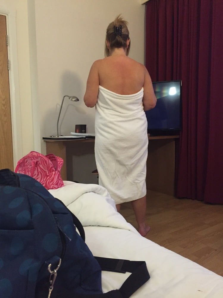 意識していない露出狂の妻たち
 #97354930