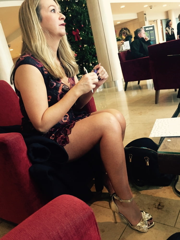 意識していない露出狂の妻たち
 #97354990