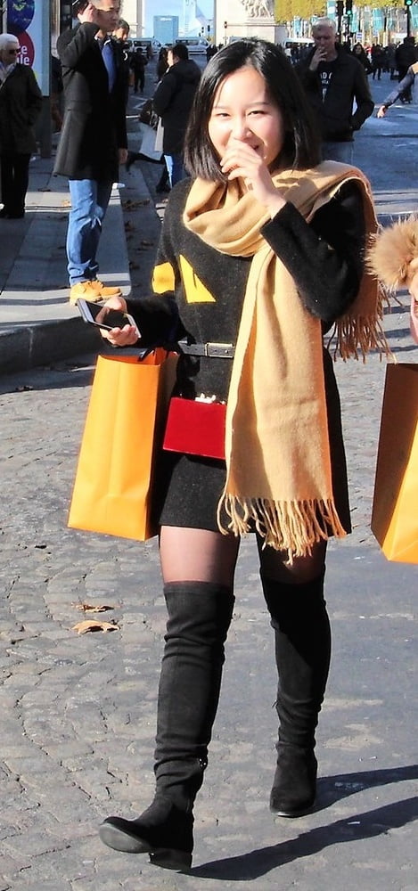 Street pantyhose - pantyhosed asiatici in Francia
 #91218084