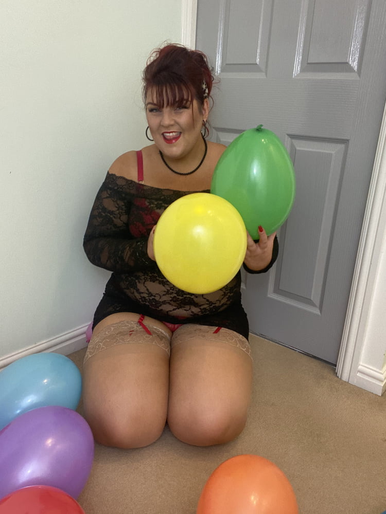 Cleavage Kitten #89237978