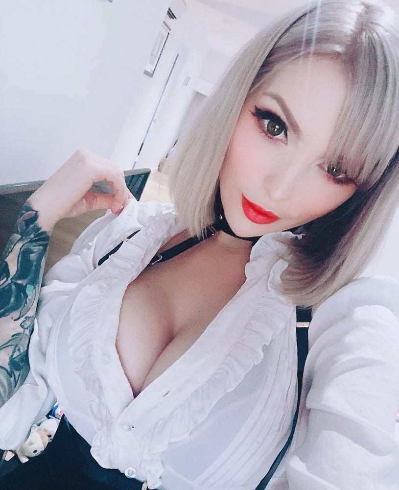Cosplay sexy fille avec gros seins + nu 2
 #91694937