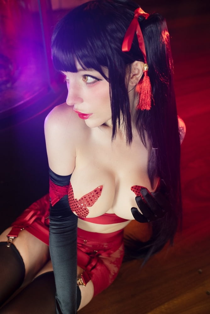 Cosplay sexy fille avec gros seins + nu 2
 #91694973