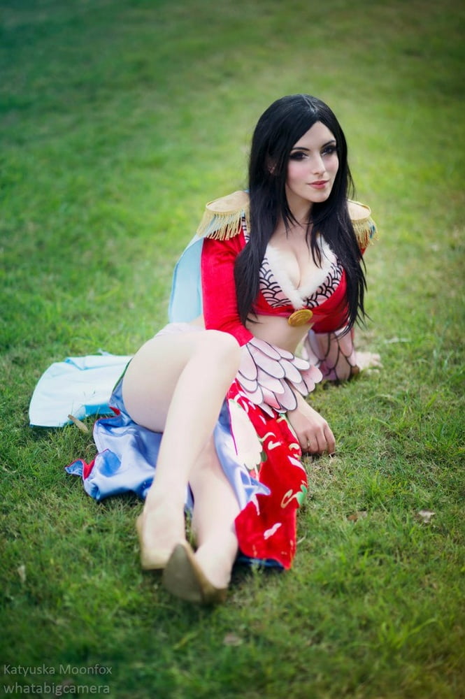 Cosplay sexy fille avec gros seins + nu 2
 #91694978