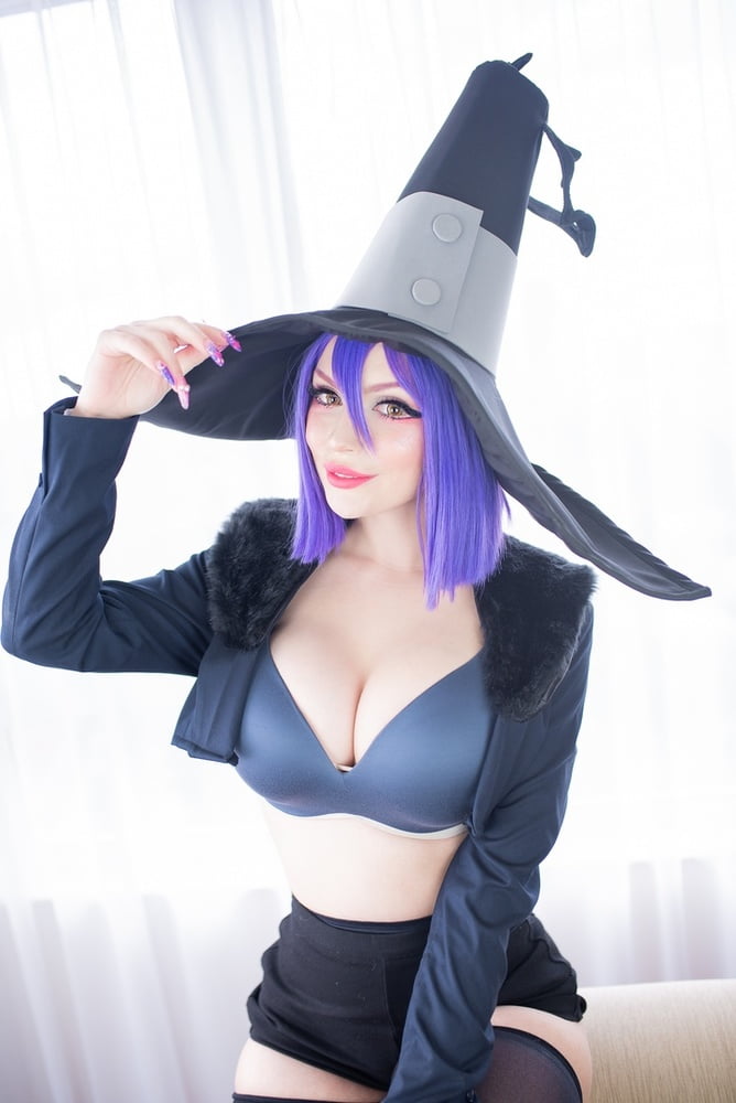 Cosplay sexy fille avec gros seins + nu 2
 #91695005