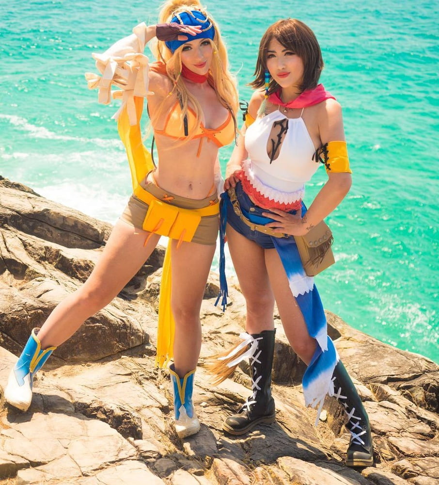 Cosplay sexy fille avec gros seins + nu 2
 #91695013