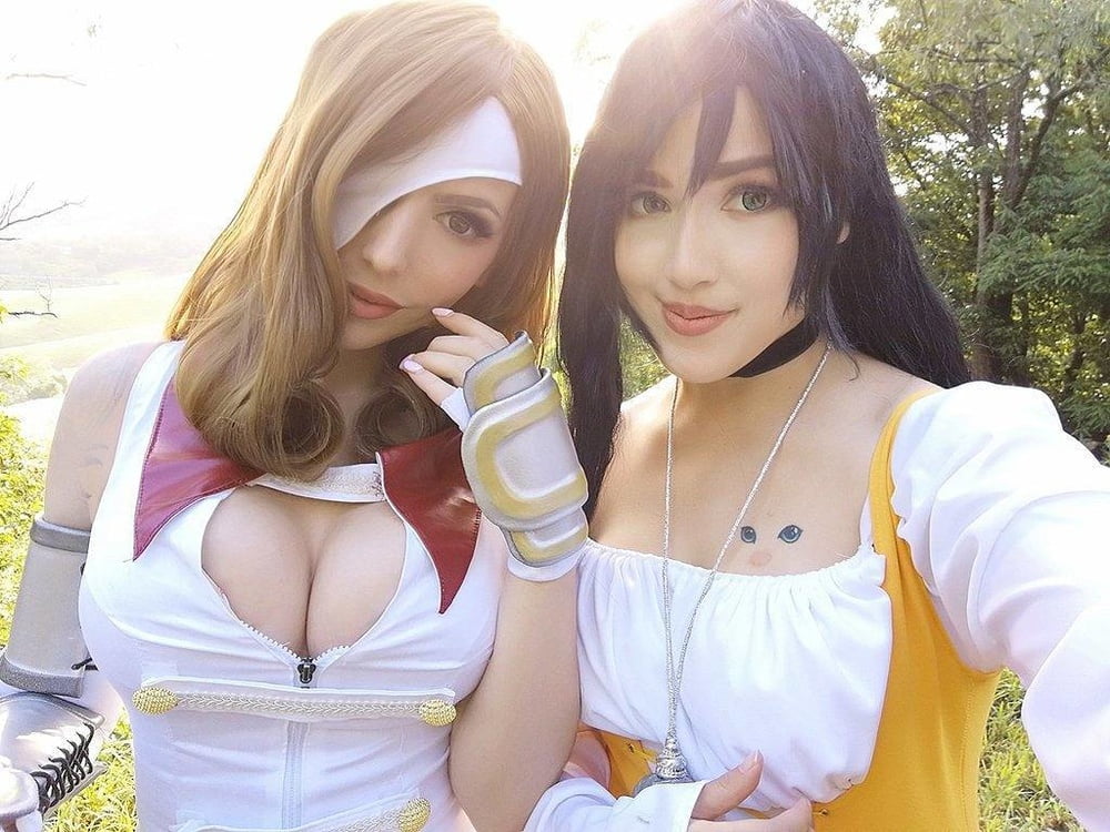 Cosplay sexy fille avec gros seins + nu 2
 #91695048