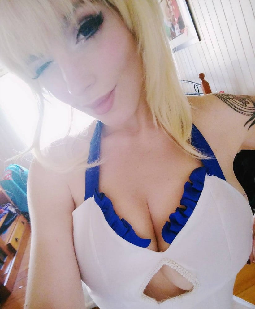 Cosplay sexy fille avec gros seins + nu 2
 #91695080