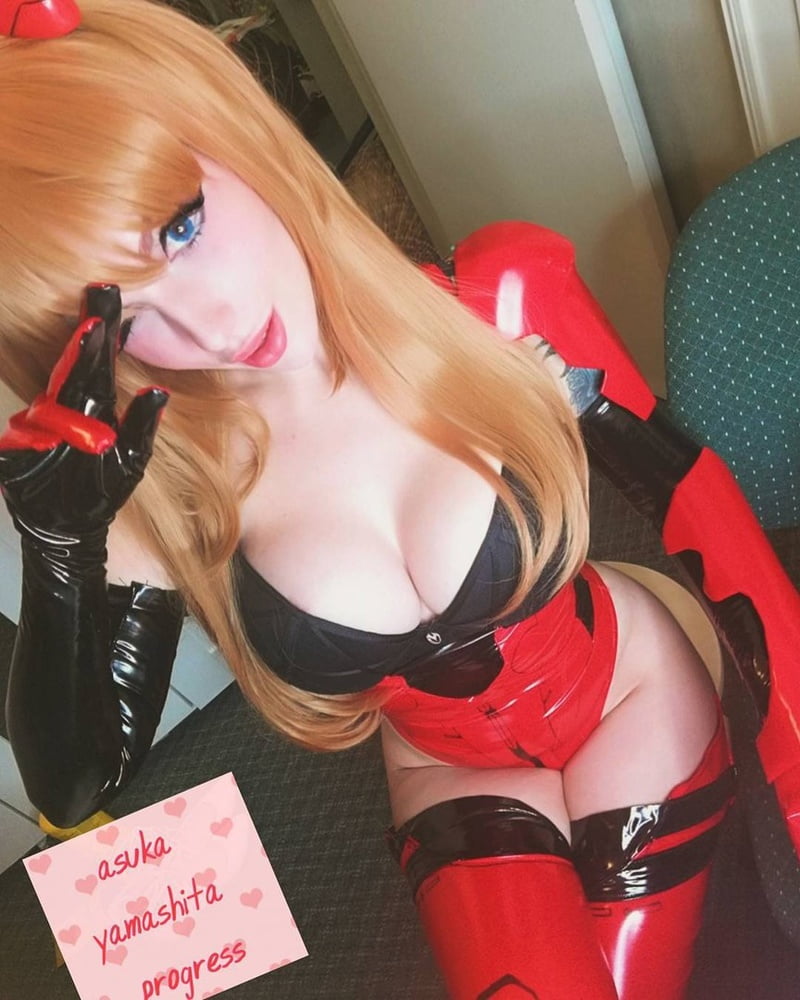 Cosplay sexy fille avec gros seins + nu 2
 #91695112