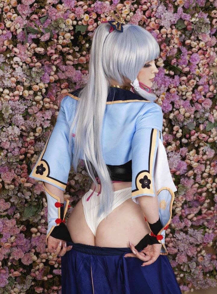 Kamelyachan desnuda #108080371