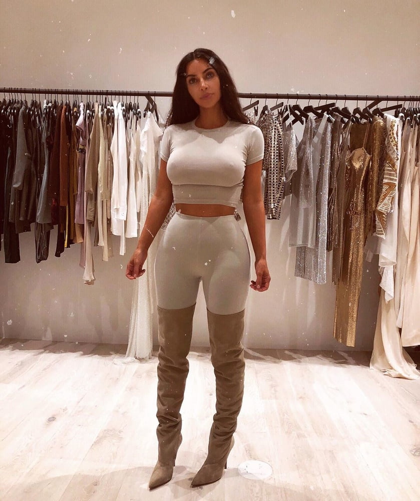 Kim kardashian mit stiefel vol 01
 #87422592