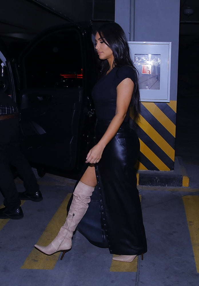 Kim kardashian mit stiefel vol 01
 #87422618