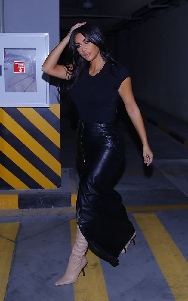Kim kardashian con botas vol 01
 #87422644