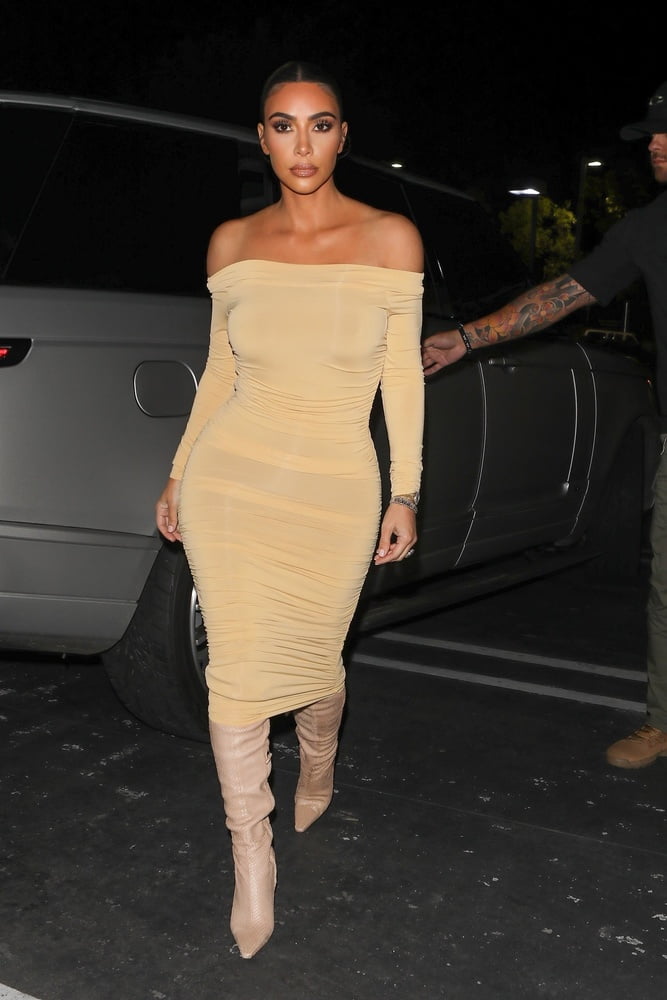 Kim kardashian con gli stivali vol 01
 #87422667