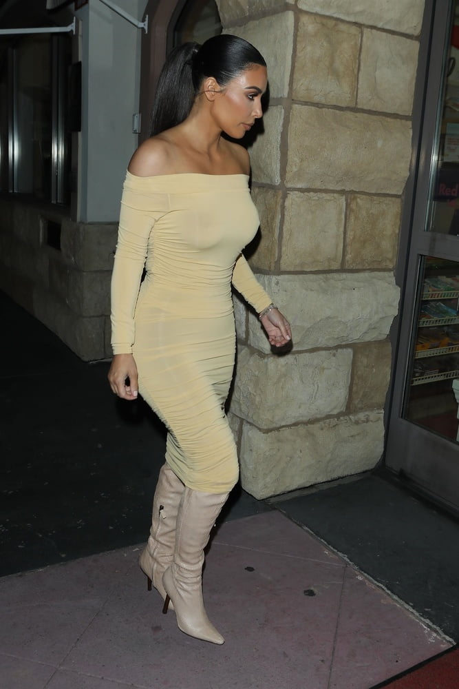 Kim kardashian mit stiefel vol 01
 #87422670