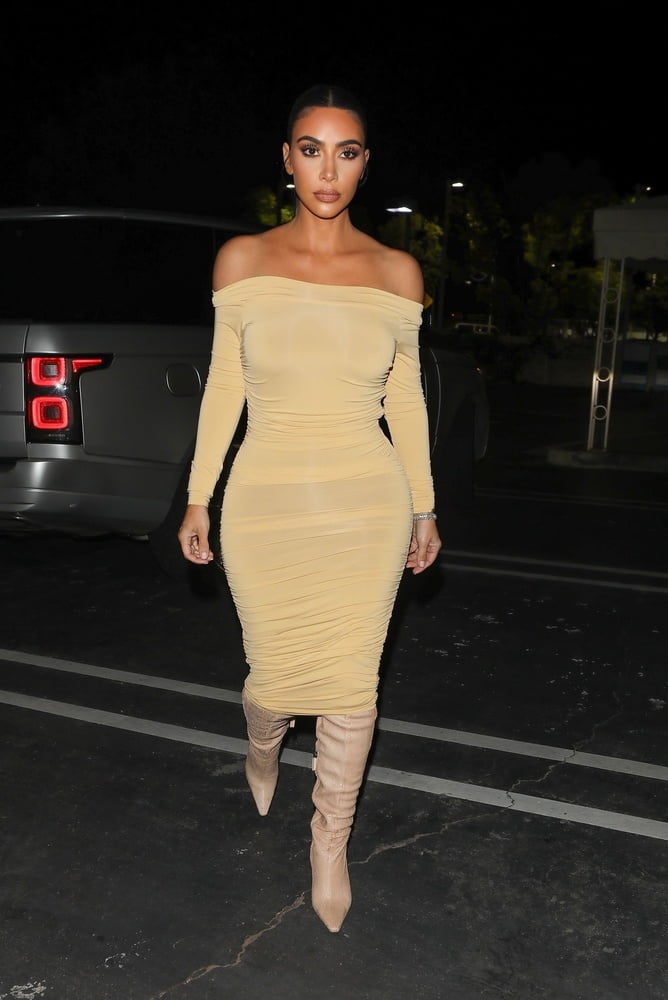 Kim kardashian con gli stivali vol 01
 #87422676