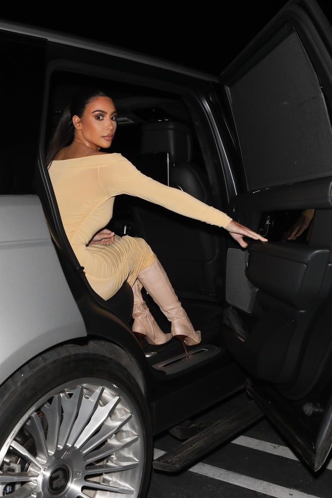 Kim kardashian con gli stivali vol 01
 #87422682