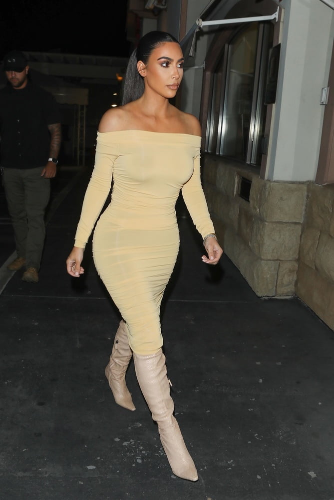 Kim kardashian con botas vol 01
 #87422686