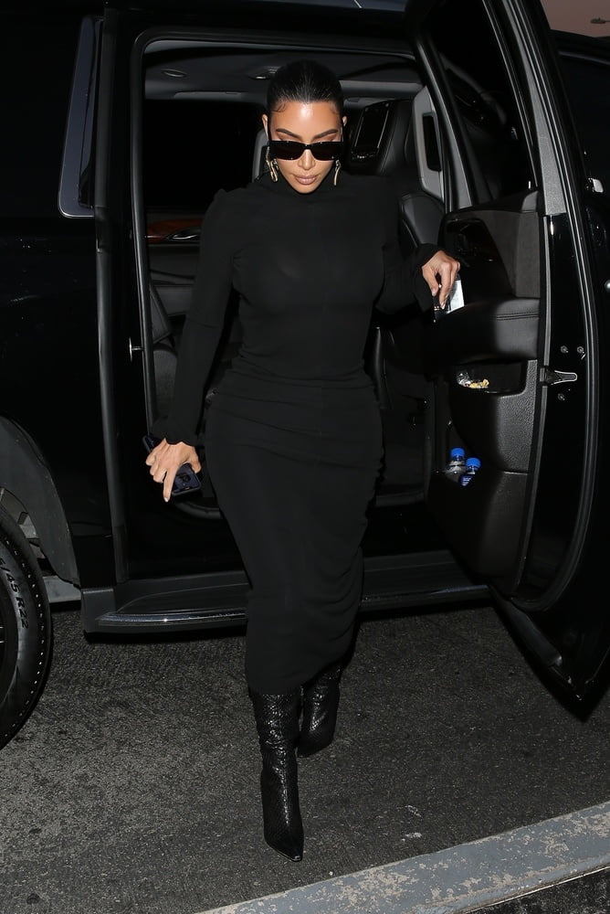 Kim kardashian con gli stivali vol 01
 #87422724