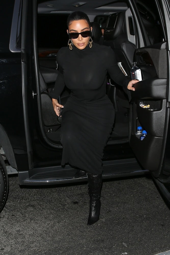 Kim kardashian con botas vol 01
 #87422738