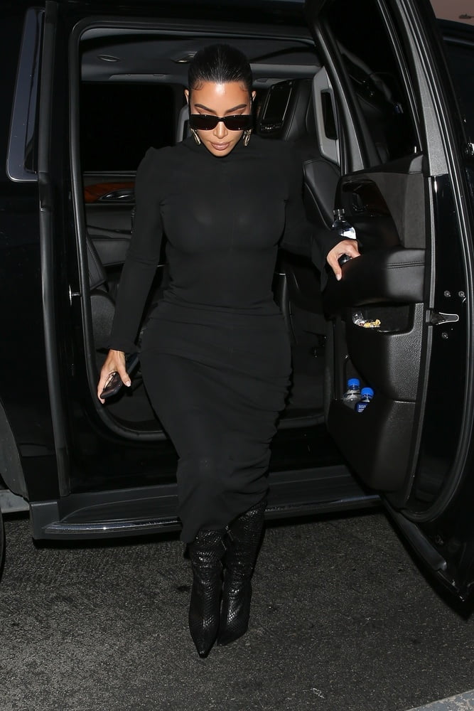 Kim kardashian mit stiefel vol 01
 #87422742