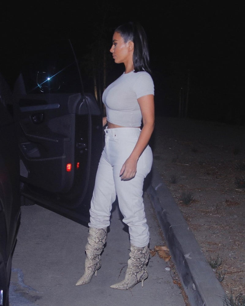 Kim kardashian mit stiefel vol 01
 #87422751