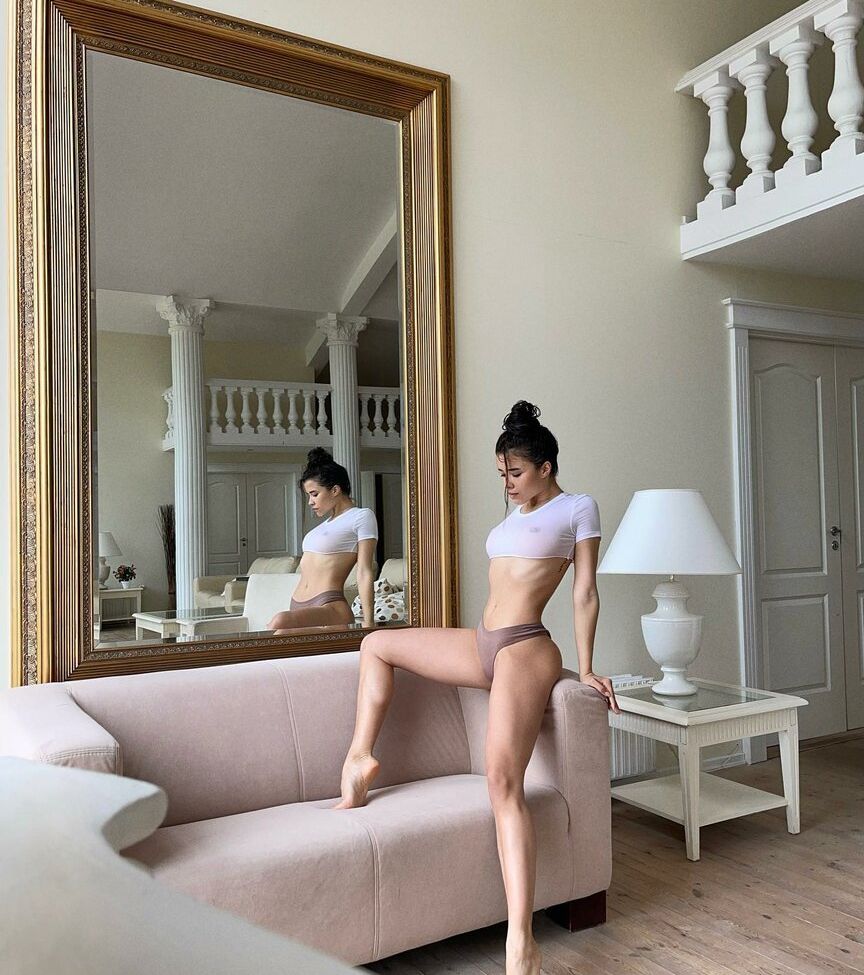 Yoana Nikolova desnuda #108561893