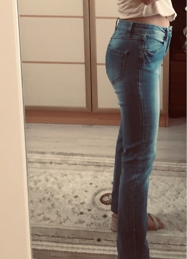 Filles turques en jeans-pantalon
 #98634679