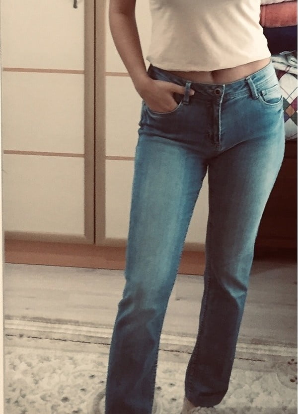 Filles turques en jeans-pantalon
 #98634681