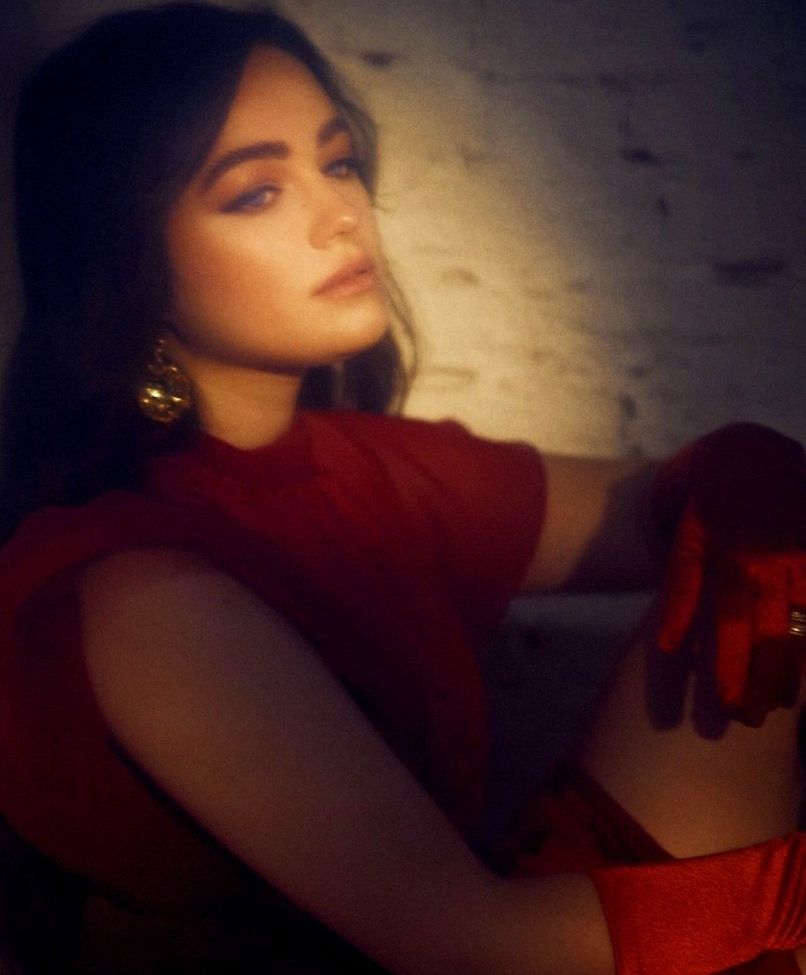 Mary Mouser desnuda #108228836