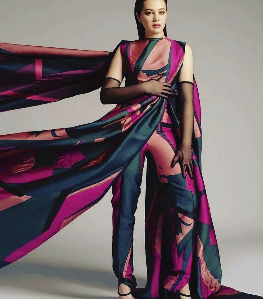 Mary Mouser desnuda #108228839