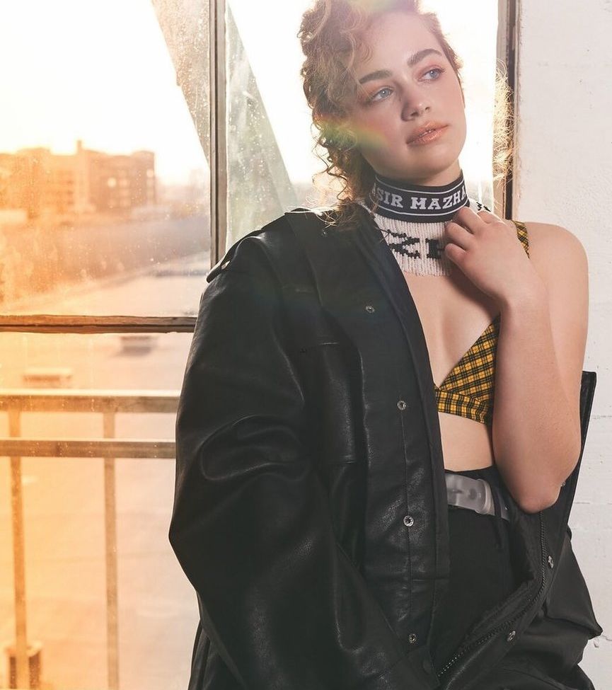 Mary Mouser desnuda #108228858