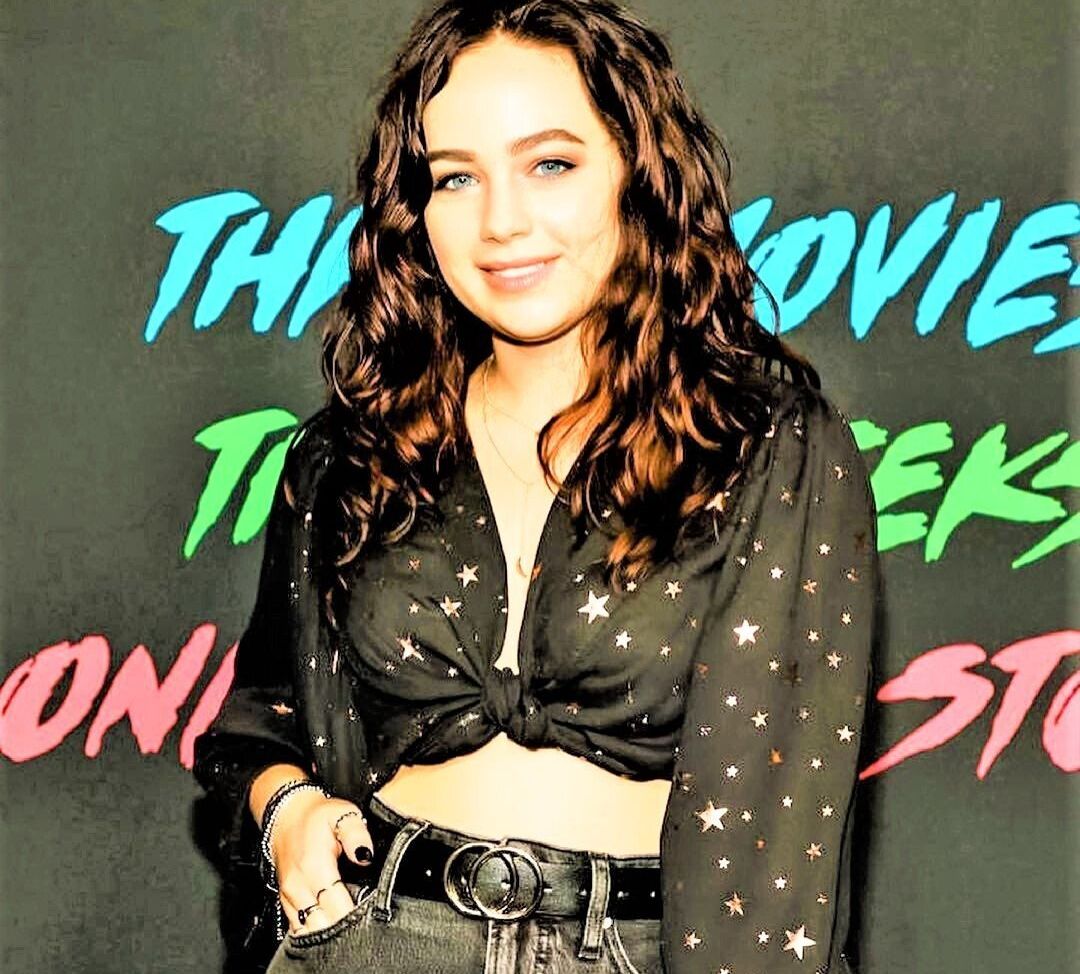 Mary Mouser desnuda #108228884