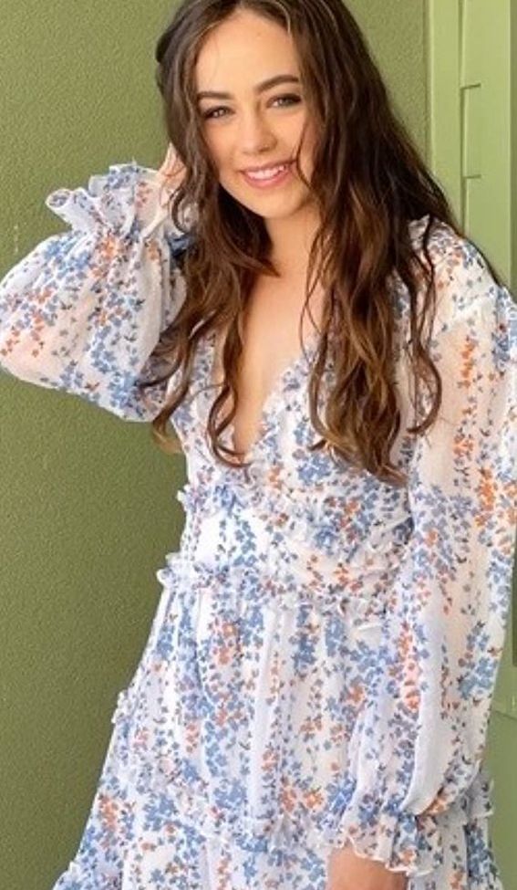 Mary Mouser desnuda #108228897