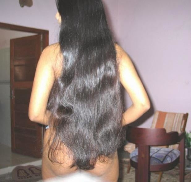 Famosa bhabhi con i suoi capelli lunghi
 #92188611