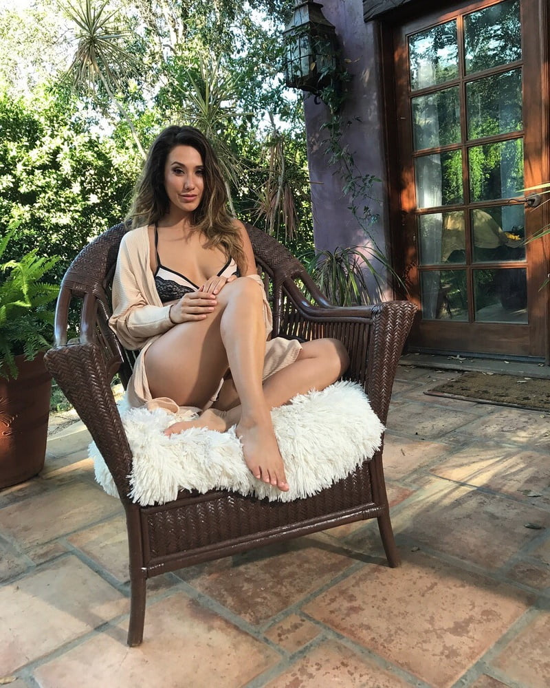 Eva lovia, star du porno brune et chaude
 #98264130