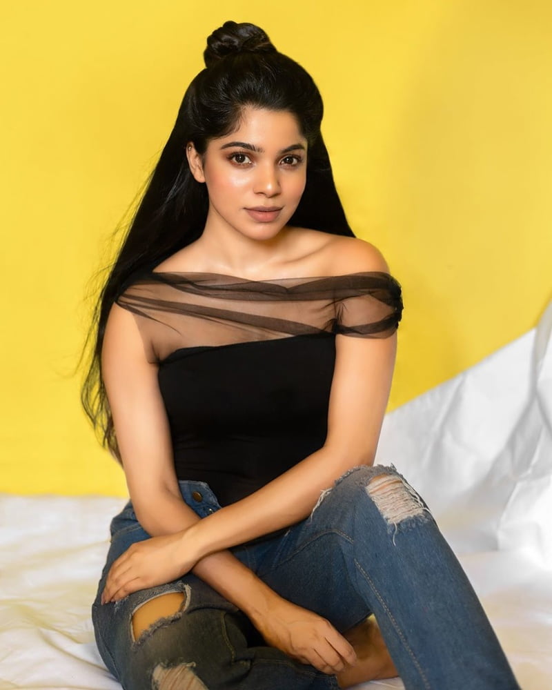 Divya Bharathi #80215936