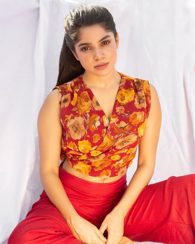 Divya Bharathi #80215938