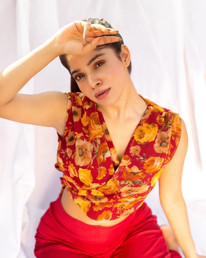 Divya Bharathi #80215940