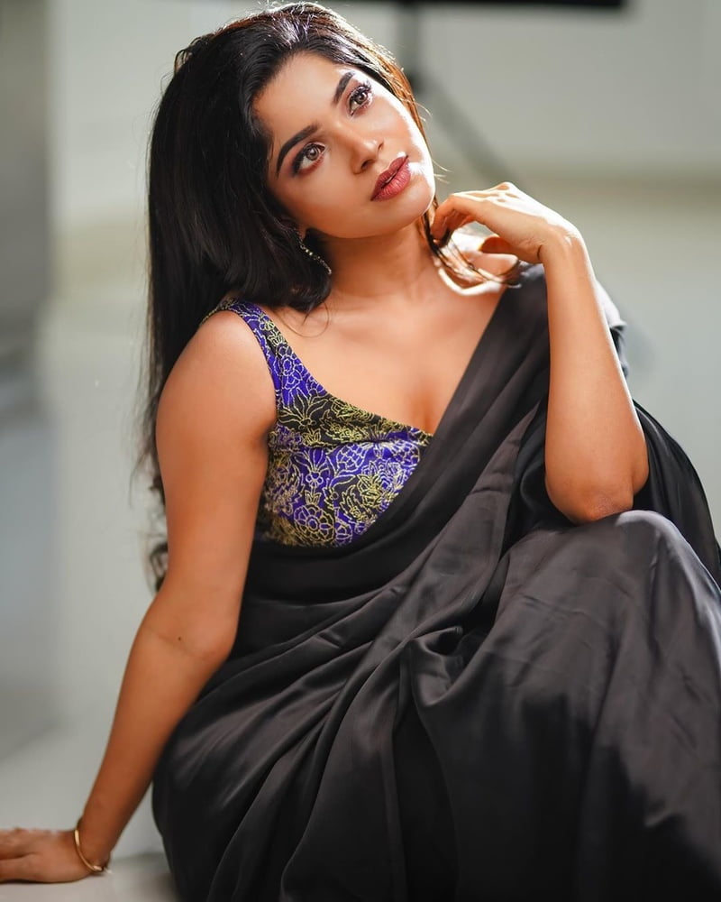 Divya Bharathi #80216000