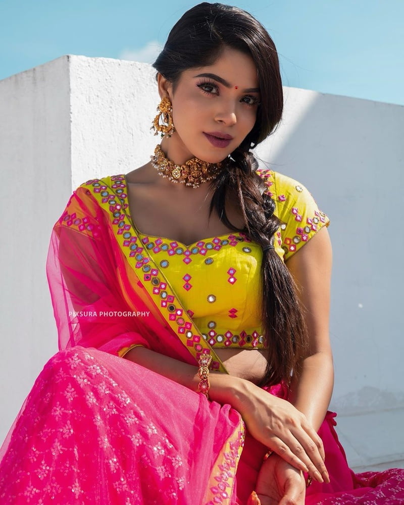 Divya Bharathi #80216053