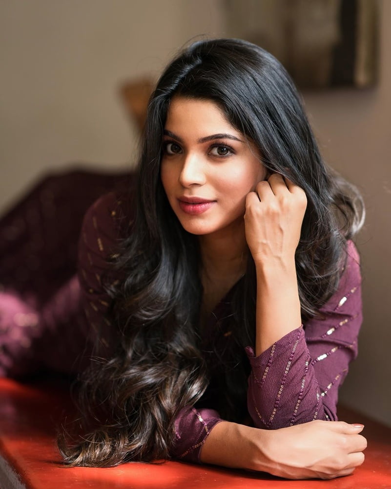 Divya Bharathi #80216083