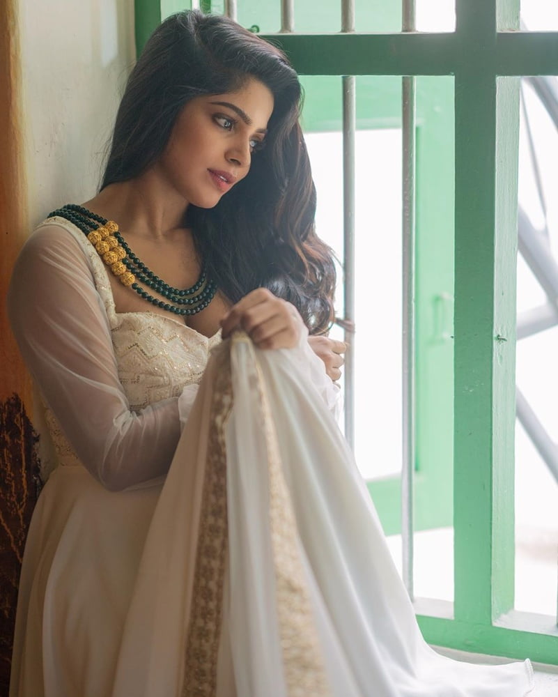 Divya Bharathi #80216098