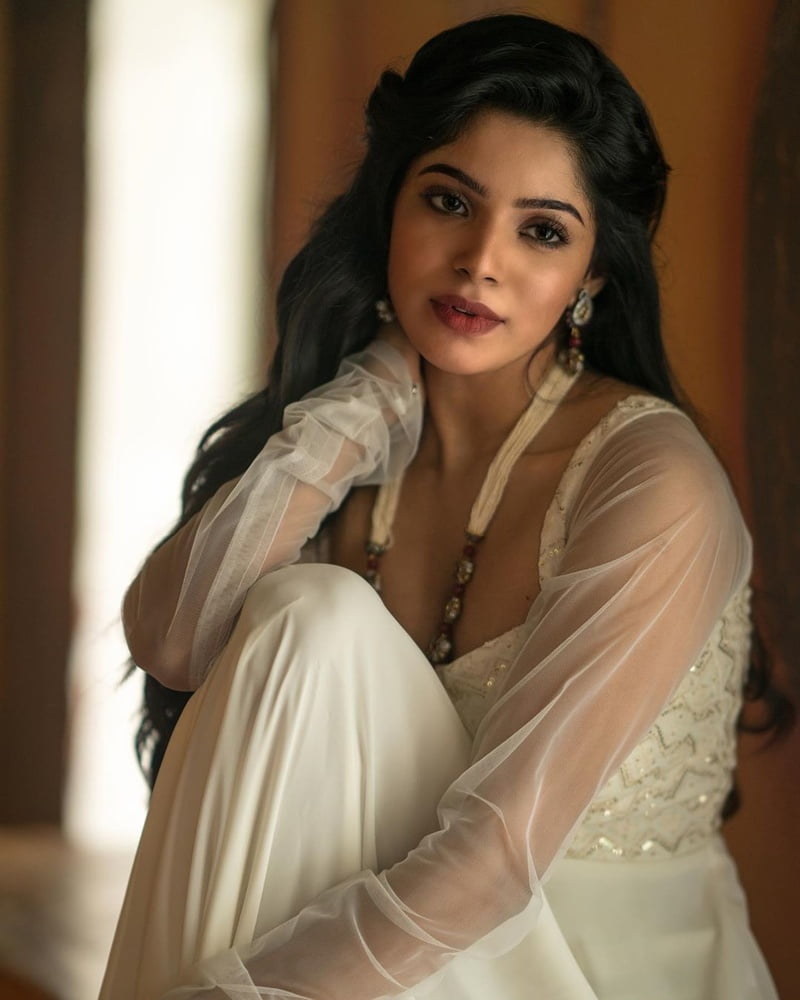 Divya Bharathi #80216103