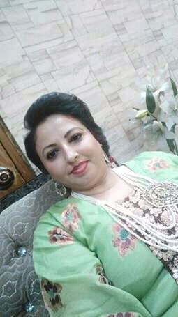 pakistani aunty #95570338