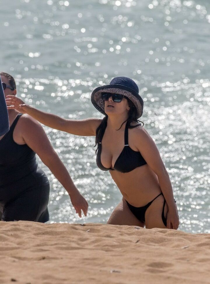 Salma Hayek nude #107800548
