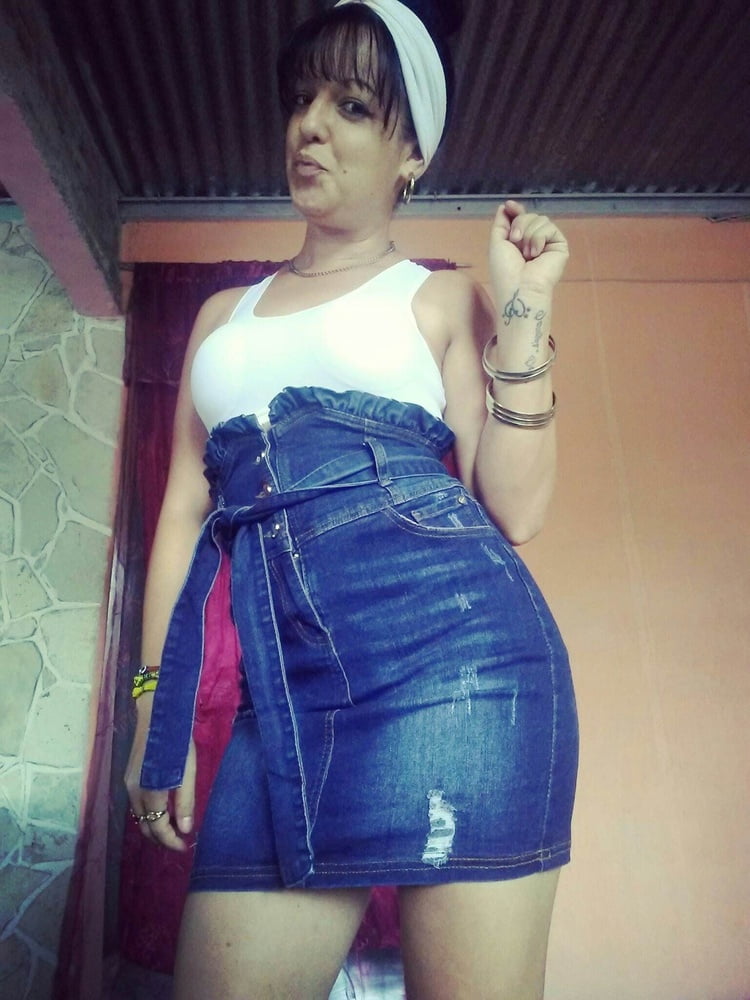 Leidys Gonzalez de HOLGUIN #80683811